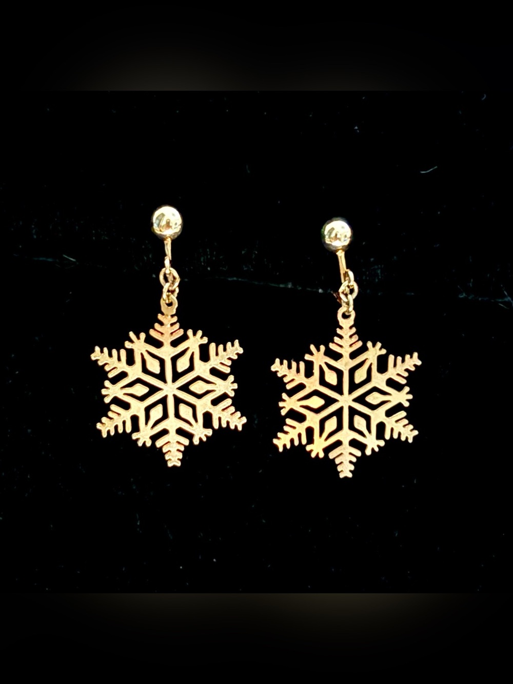 AVON Yellow Gold Tone Snowflake Christmas Dangle Drop Clip-On Earrings Signed